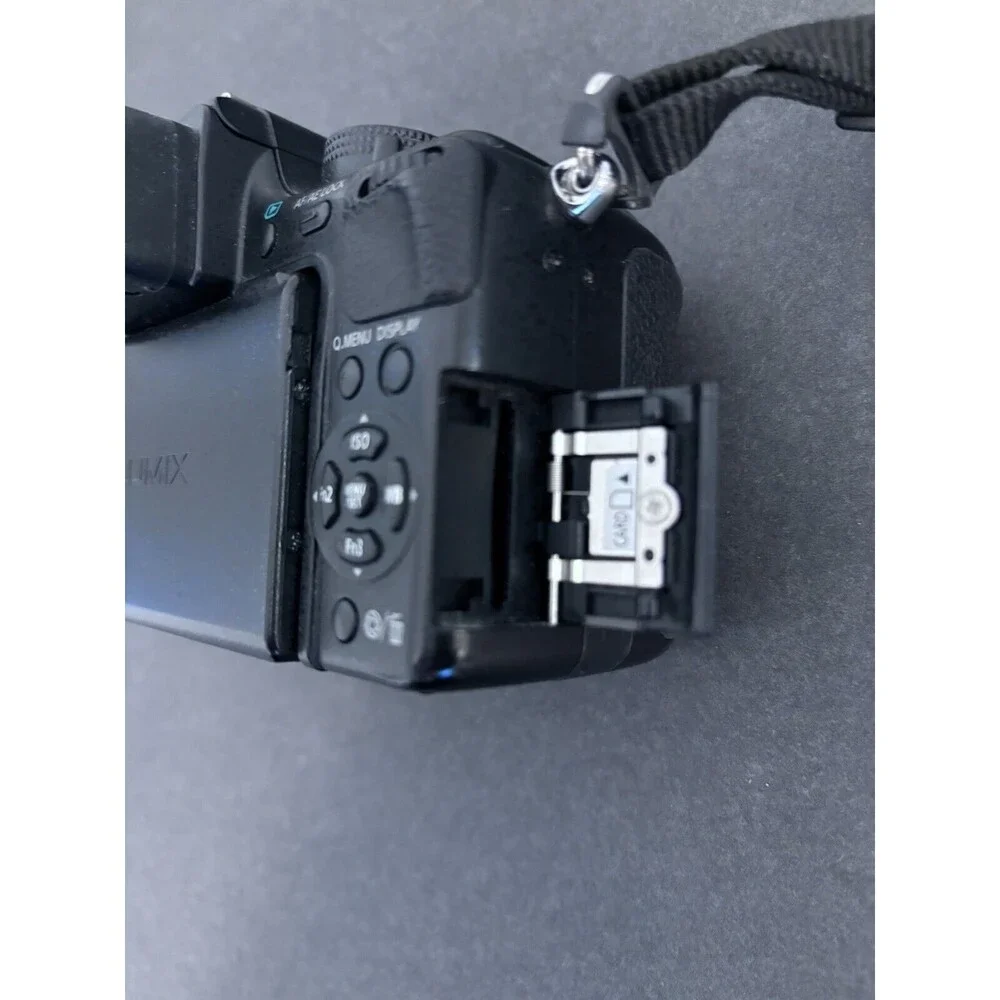Panasonic LUMIX DMC-GH2 Digital Camera Body- FOR PARTS ONLY- No Power